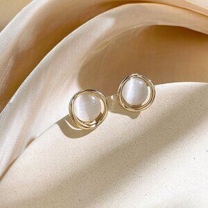 Women’s Gold-Wrapped Round Cat’s Eye Stone Stud Earrings | Silver Needle Posts